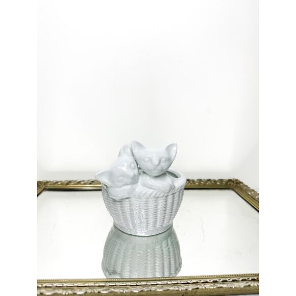 Adorable Vintage Ceramic Planter - Two Kittens in a Basket - White Cats / Kitten - Picture 2 of 10